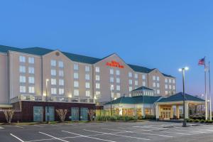 una representación de un hotel con aparcamiento en Hilton Garden Inn Richmond South/Southpark en Colonial Heights