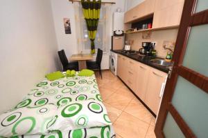 a small kitchen with a table in a room at Centrul Vechi Brasov Old Center in Braşov