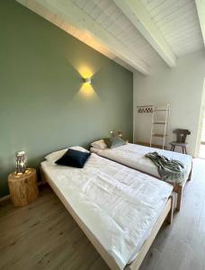 En eller flere senge i et værelse på Appartamento Ginepro