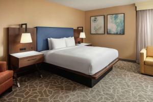 DoubleTree by Hilton Hotel Annapolis客房内的一张或多张床位