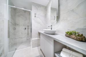 Koupelna v ubytování Artio Maisonette + 23 fotografií