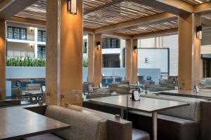 Posezení v ubytování Embassy Suites by Hilton Austin Central