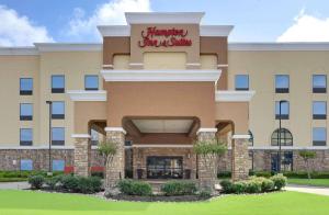 Hampton Inn & Suites Dallas-Arlington-South في أرلينغتون: واجهة نزل واجنحة هامبتون