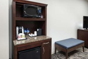 Příslušenství pro přípravu čaje a kávy v ubytování Hilton Garden Inn DFW North Grapevine