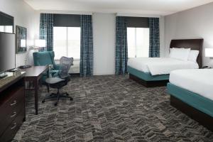 Postel nebo postele na pokoji v ubytování Hilton Garden Inn DFW North Grapevine