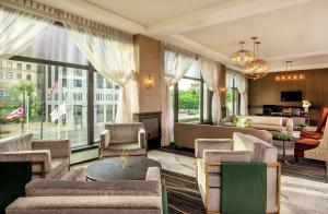 Posezení v ubytování Doubletree By Hilton Youngstown Downtown