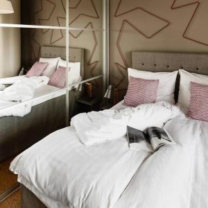 Postel nebo postele na pokoji v ubytování W Apartments Tallinn City, exceptional location, work-friendly