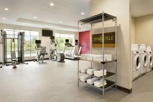 a laundry room with washing machines and a gym at Home2 Suites By Hilton Florence Cincinnati Airport South in Florence