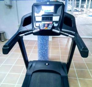 un primer plano de una moto en un gimnasio en DIDI HOME STAR, en Vera