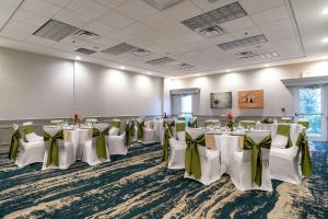 Posezení v ubytování DoubleTree Suites by Hilton Melbourne Beach Oceanfront + 37 fotografií
