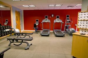 Fitness centrum a/nebo fitness zařízení v ubytování Embassy Suites by Hilton Phoenix Scottsdale