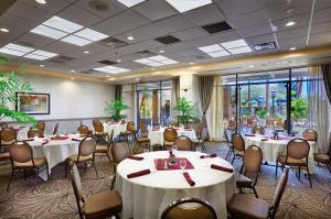 Restaurace v ubytování Embassy Suites by Hilton Phoenix Scottsdale