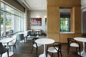 Posezení v ubytování Hampton Inn & Suites Teaneck/Glenpointe