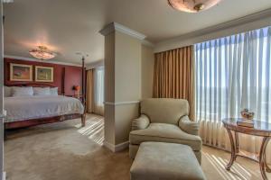 Postel nebo postele na pokoji v ubytování Embassy Suites by Hilton Convention Center Las Vegas