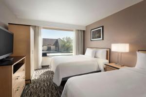 Postel nebo postele na pokoji v ubytování Embassy Suites by Hilton Convention Center Las Vegas