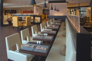 奥尔巴尼希尔顿酒店餐厅或其他用餐的地方