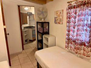Cama o camas de una habitación en Rustico Porto Pino 30 mt dalla spiaggia