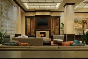 a living room with a fireplace and a tv at Hilton Garden Inn Atlanta Downtown in Atlanta