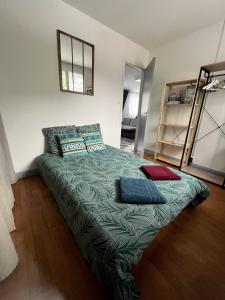 Postel nebo postele na pokoji v ubytování Maison avec jardin centre ville