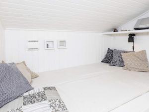 Ένα ή περισσότερα κρεβάτια σε δωμάτιο στο 6 person holiday home in Fjerritslev-By Traum