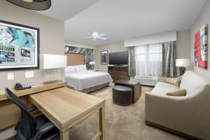 TV a/nebo společenská místnost v ubytování Homewood Suites by Hilton Austin Downtown