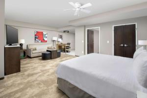 Postel nebo postele na pokoji v ubytování Homewood Suites by Hilton Austin Downtown