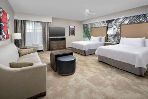 Postel nebo postele na pokoji v ubytování Homewood Suites by Hilton Austin Downtown