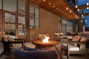 Posezení v ubytování Hilton Garden Inn Austin North-Near the Domain, TX