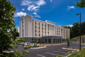 una representación de un hotel en un estacionamiento en Hampton Inn & Suites-Asheville Biltmore Village, NC en Asheville