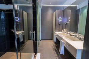 Ένα μπάνιο στο GHL Bioxury Hotel
