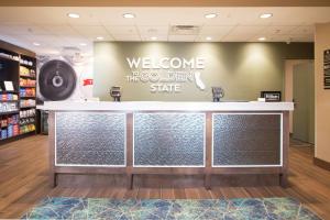 Hampton Inn Arvin Tejon Ranch, Ca的证书、奖牌、标识或其他文件
