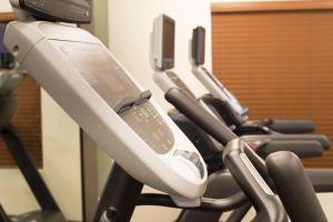 Hampton Inn Arvin Tejon Ranch, Ca的健身中心和/或健身设施
