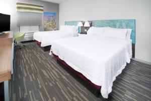 Hampton Inn Arvin Tejon Ranch, Ca客房内的一张或多张床位