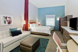Home2 Suites By Hilton Birmingham Colonnade客房内的一张或多张床位