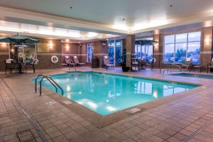 a large swimming pool in a hotel room at Hilton Garden Inn Billings in Billings