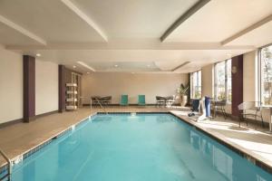 a large swimming pool in a hotel room with a swimming pool at Home2 Suites by Hilton Nashville Franklin Cool Springs in Franklin