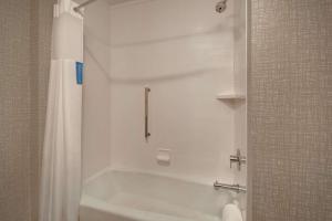 Hampton Inn Pleasant View的一间浴室