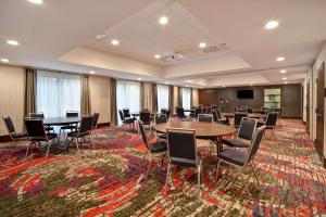 Hampton Inn Pleasant View的休息区