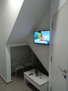 Televiisor ja/või meelelahutuskeskus majutusasutuses Apartamentos turísticos en Jerez de la frontera