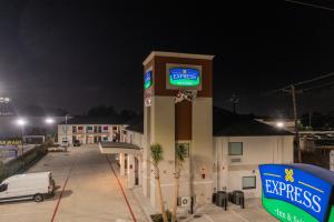 Fotografie z fotogalerie ubytování Express Inn & Suites v destinaci Houston