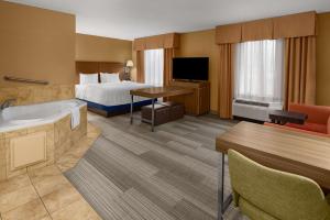 a hotel room with a bed and a tub at Hampton Inn & Suites Banning/Beaumont in Banning