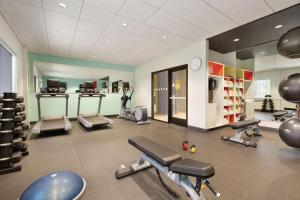 a gym with several exercise equipment in a room at Tru By Hilton Meridian Boise West Id in Meridian