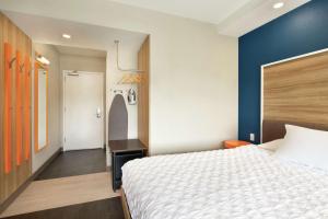 Tru By Hilton Meridian Boise West Id客房内的一张或多张床位