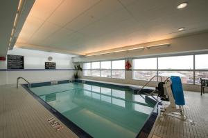a large swimming pool in a hospital room at Hampton Inn & Suites Boston Crosstown Center in Boston