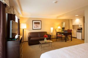 Kuchyň nebo kuchyňský kout v ubytování Hampton Inn & Suites Boston Crosstown Center