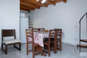 a kitchen with a table with chairs and a refrigerator at Fenix Apart in Concepción del Uruguay