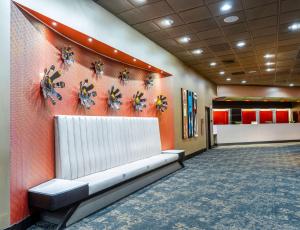 The Verve Boston Natick, Tapestry Collection by Hilton的休息区