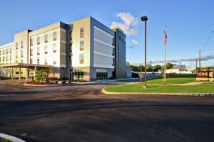 an empty street in front of a building at Home2 Suites By Hilton Walpole Foxborough in Foxborough