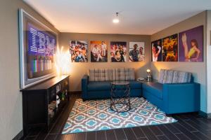 The Verve Boston Natick, Tapestry Collection by Hilton的休息区