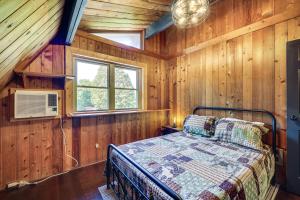 a bedroom with wooden walls and a bed in a room at Eureka Springs Rental Cabin 8 Mi to Downtown! in Eureka Springs